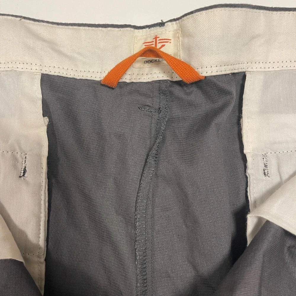 Dockers Dark Gray Cargo Shorts for Men - Picture 3 of 8